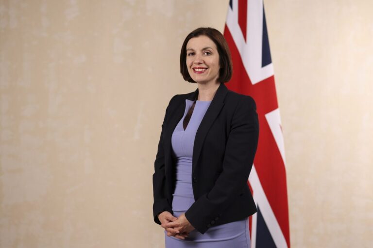 Government backs solicitor apprenticeships with continued funding