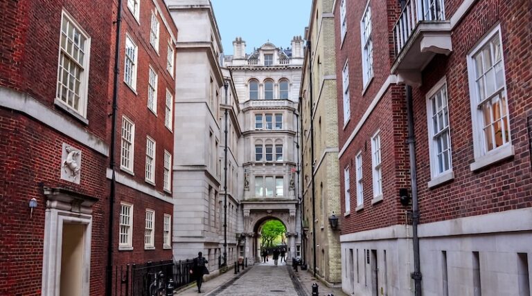 OPEN THREAD: What do barristers earn post-pupillage?