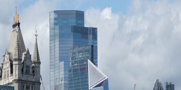 Freshfields profits slip despite rising revenue