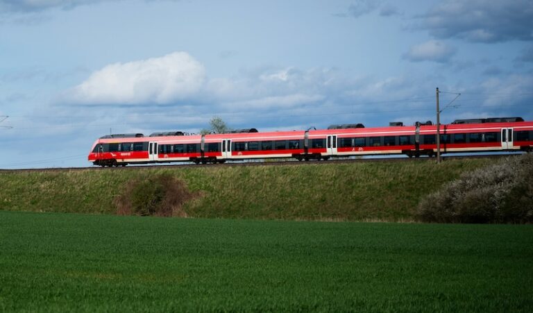 Barrister hit with £7k costs bill after joining hearing from train